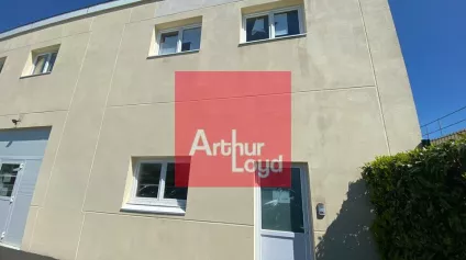 Bureaux à louer dans petit immeuble proche Melun - Offre immobilière - Arthur Loyd